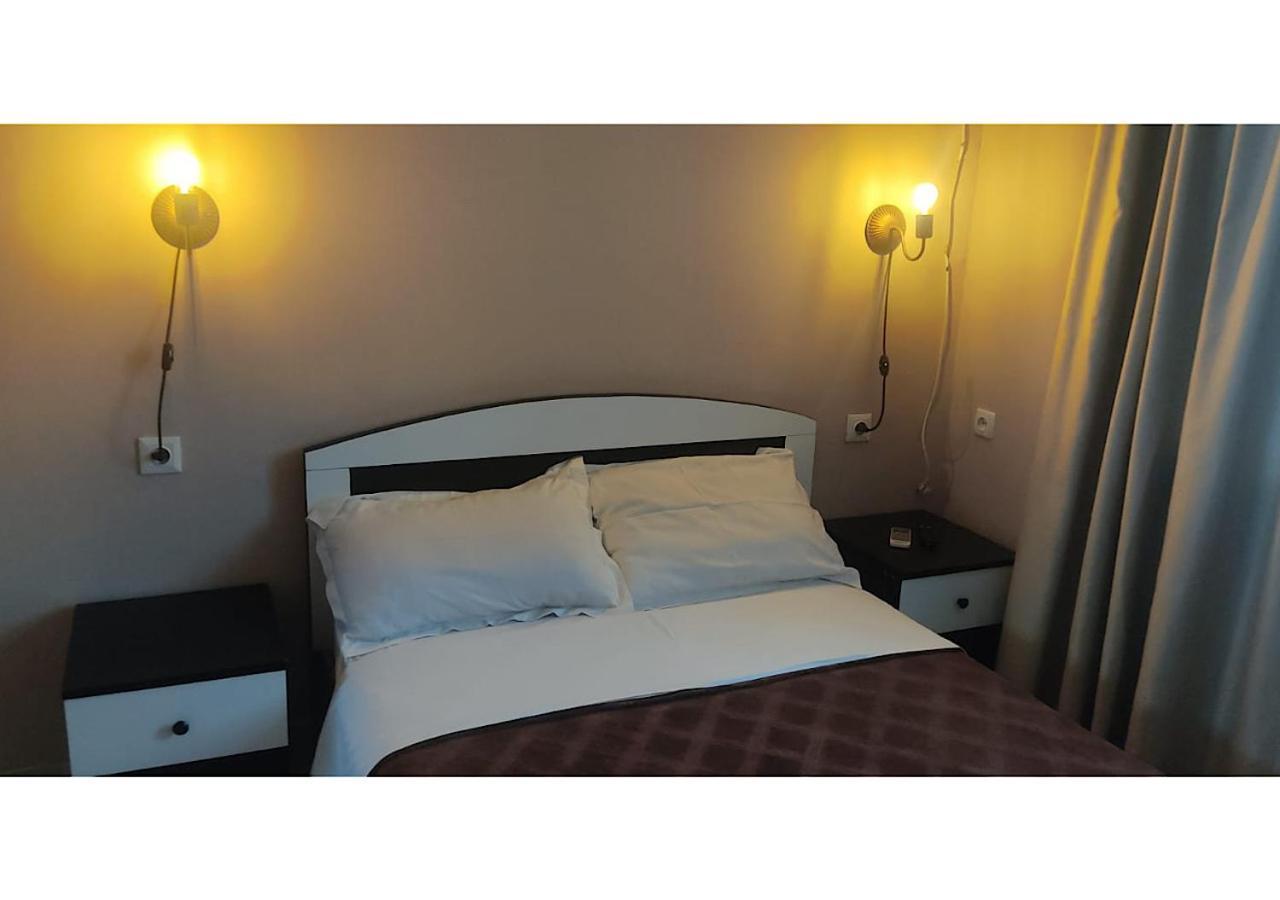 Hotel Lux Tbilisi Esterno foto