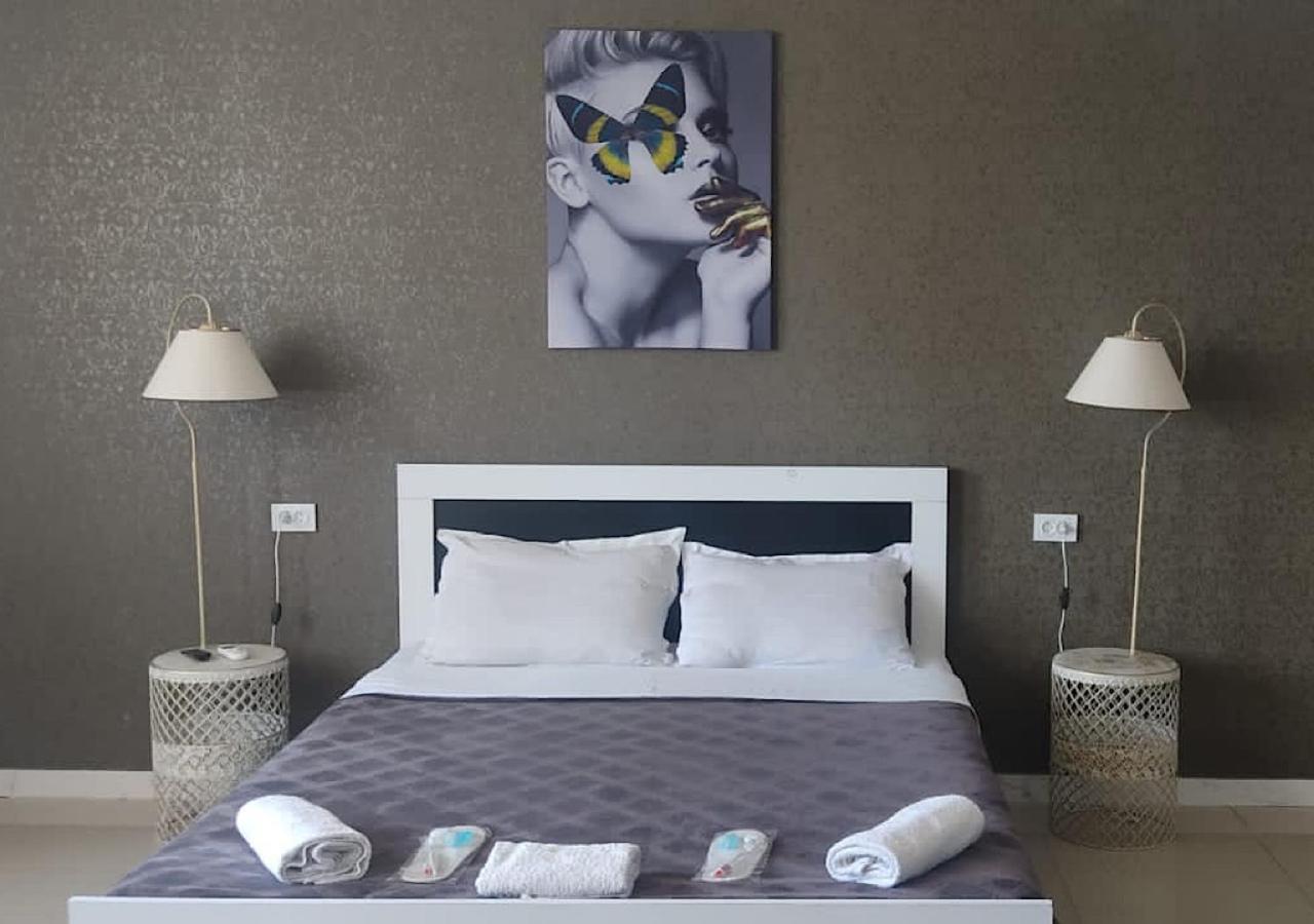 Hotel Lux Tbilisi Esterno foto